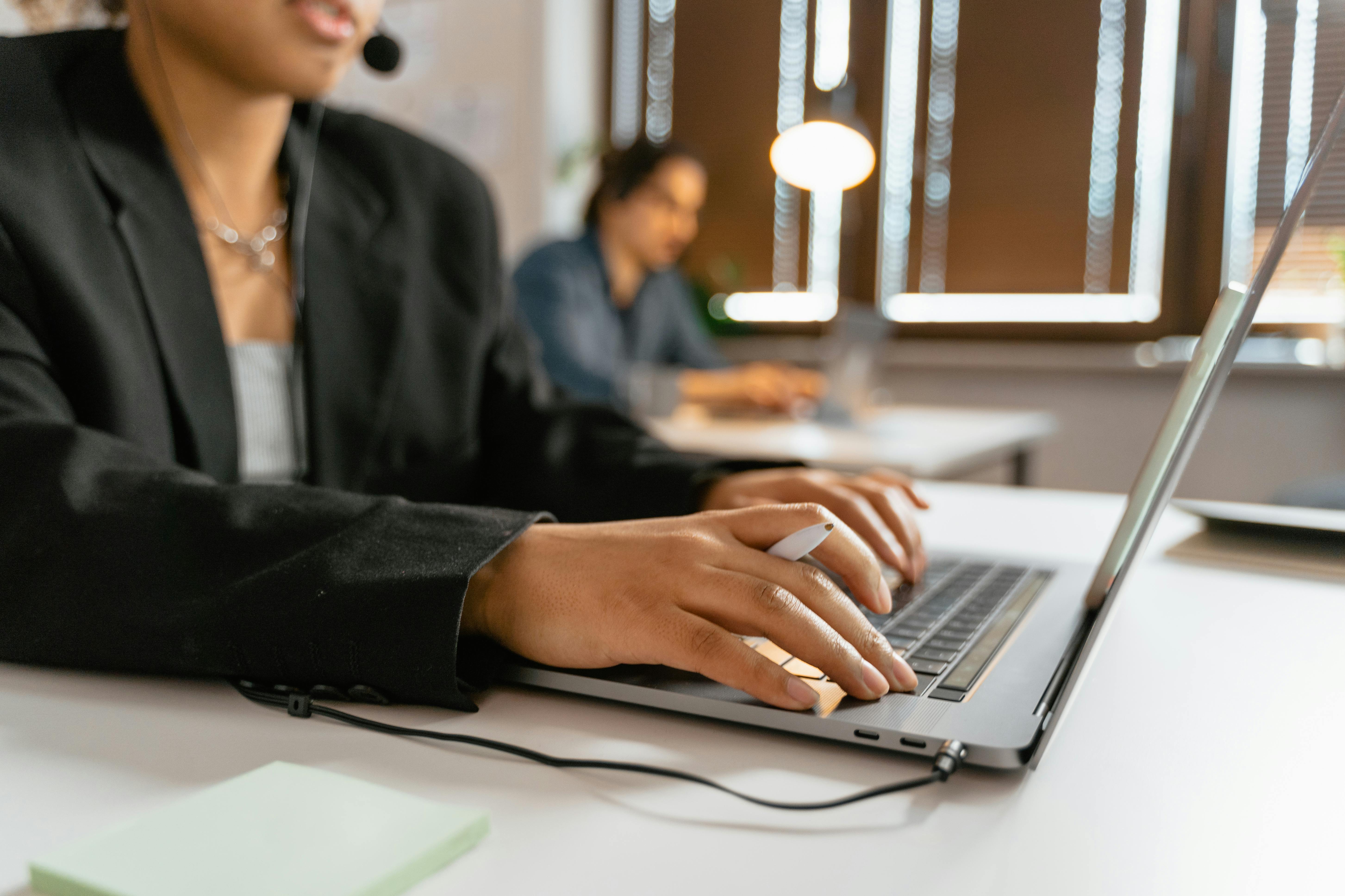 Bilingual chat support agent at the window